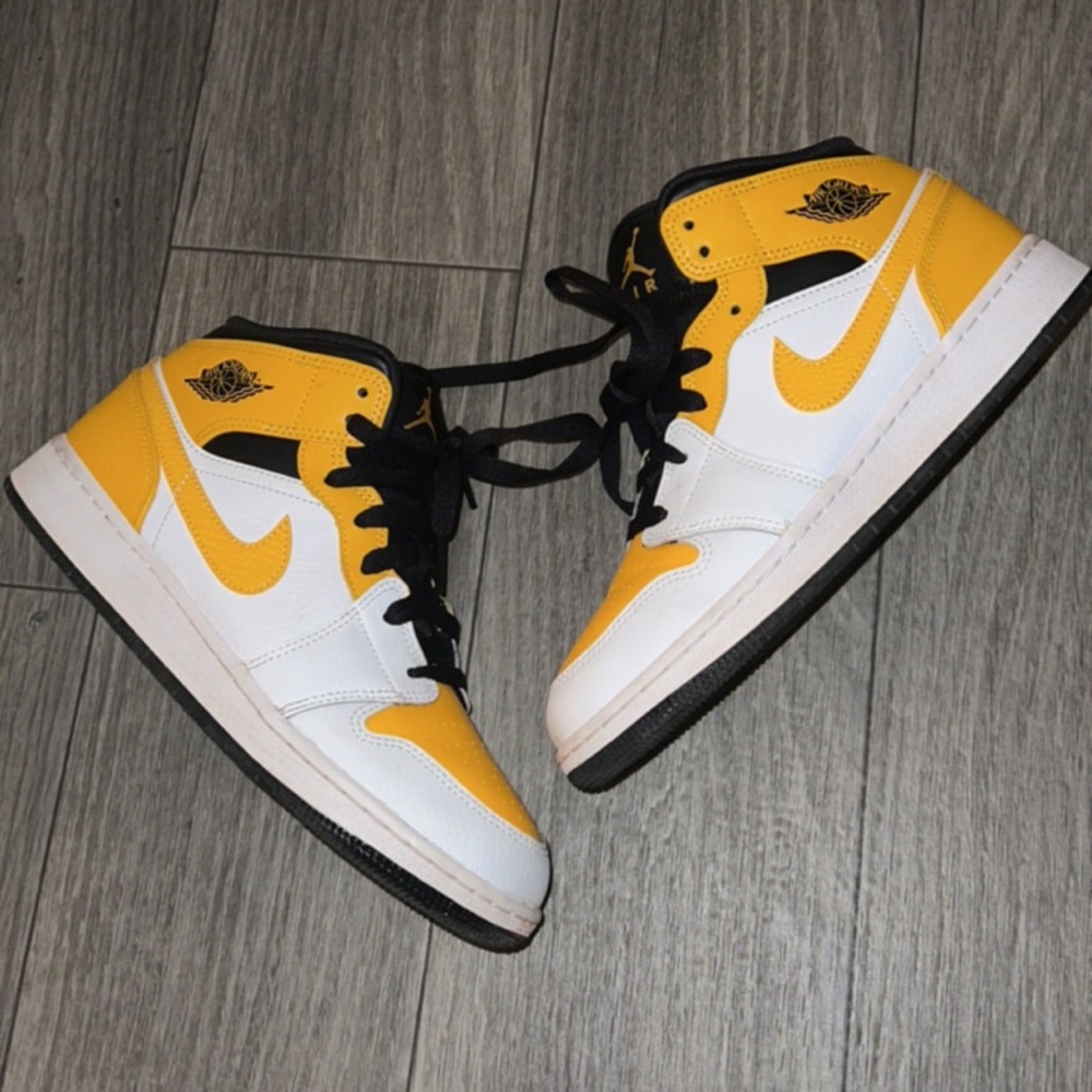 Nike Air Jordan 1 Mid G’s “University Gold”